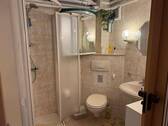 15.) Badezimmer mit Dusche.JPG - 
