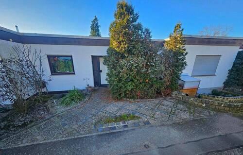 Eingang Stellplatz Wallbox - Charmanter Reihen-Bungalow mit Garten in verkehrsberuhigter und familienfreundlicher Wohnlage