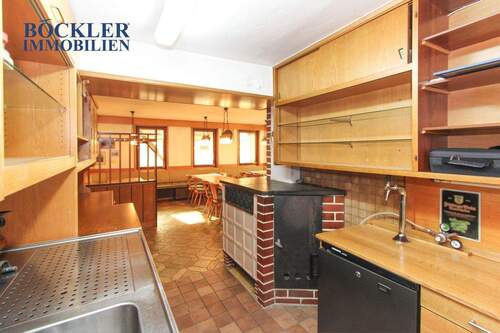 Theke - Mehrfamilienhaus, Wohnhaus mit 370,10 m&sup2; in Illingen-Schützingen zum Kaufen