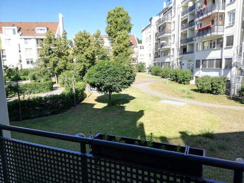 Blick vom Balkon im Sommer - 