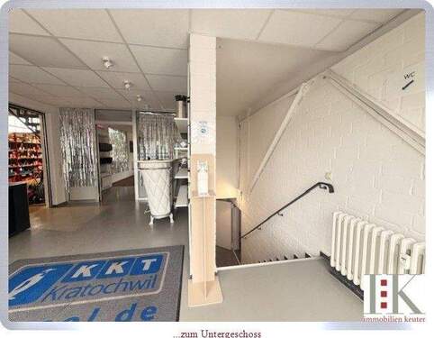 ...zum Untergeschoss - 