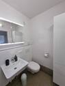 modernes, saniertes Duschbad - 