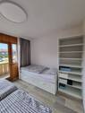 Schlafzimmer mit insgesamt 3 Betten - 