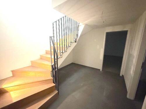 Flur und Treppe ins EG.jpg - 