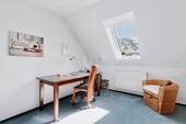 Separates Zimmer, aktuell als Büro genutzt – ideal auch für Gäste oder Hobby - 