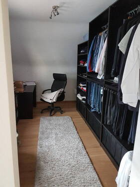 Ankleidezimmer im Schlafzimmer - 