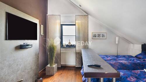 1. OG Schlafzimmer 1 - 