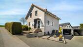 Außenansicht 1 - Ihr neues Zuhause: Einfamilienhaus mit 5 Zimmern, Pool, traumhaftem Garten und Garage