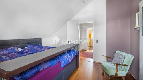 1. OG Schlafzimmer 2 - 