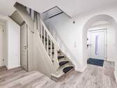 Hausflur mit Abstellkammer - 