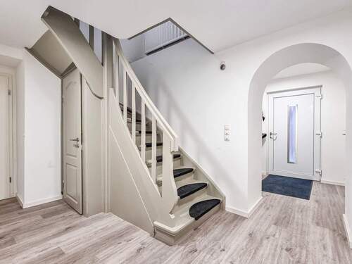 Hausflur mit Abstellkammer - 