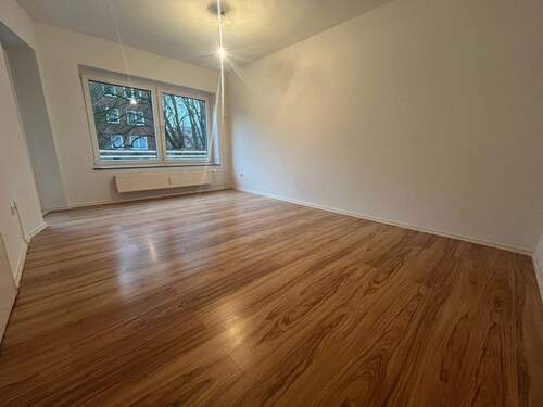 Wohnzimmer - 2 Zimmer Etagenwohnung zum Kaufen in Hamburg