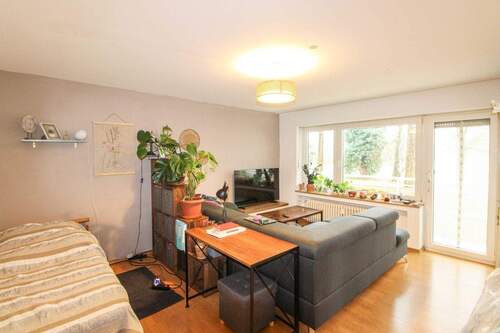 Wohnzimmer(2) - 2 Zimmer Einfamilienhaus in München