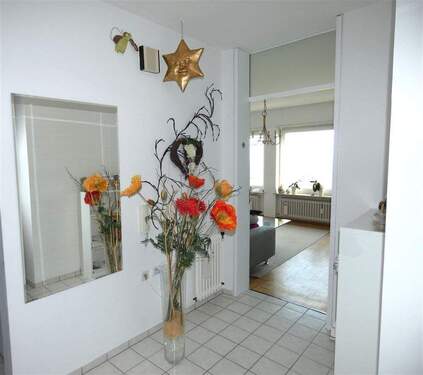 Geräumige Diele - 4 Zimmer Etagenwohnung in Neustadt