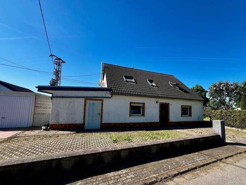 IMG_9320.jpeg - Einfamilienhaus mit großem Garten, Terrasse und Garage – sofort verfügbar!