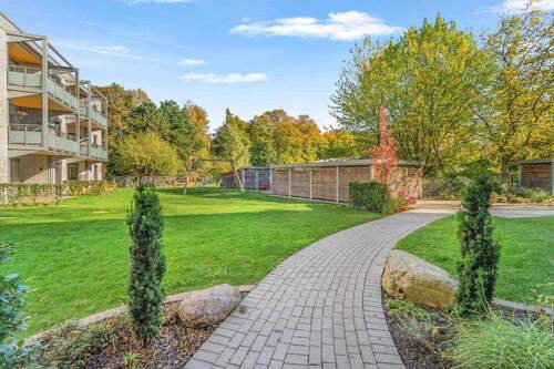 Garten mit Fahrradport - 