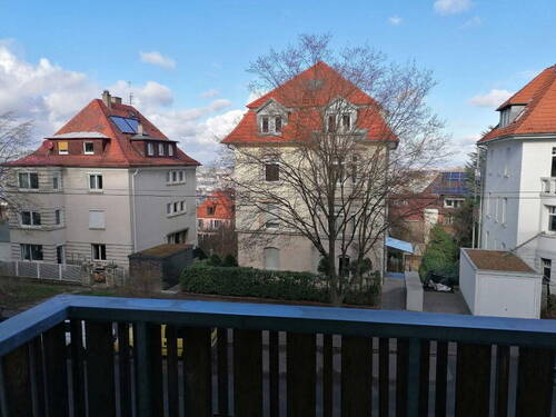 Blick vom Balkon - 2 Zimmer Etagenwohnung zum Kaufen in Stuttgart