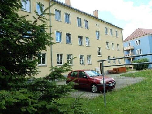 Hausansicht - Moderne Zweiraumwohnung für Singles oder Paare in Hoyerswerda