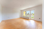 Schlafzimmer mit Balkon im Obergeschoss - 