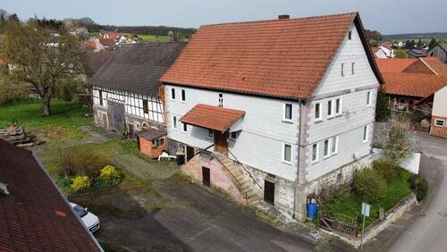 Blick auf den Hof - HISTORISCHES HOFANWESEN ZUM VERWIRKLICHEN! KEINE KÄUFEPROVISION!