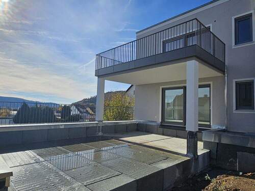 Große überdachte Terrasse mit herrlichem Blick - 2 Zimmer Etagenwohnung in Nabburg