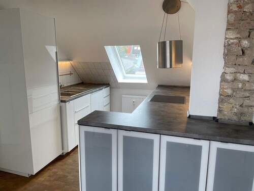 Moderne Küche mit Geräten - 2 Zimmer Etagenwohnung in Berlin