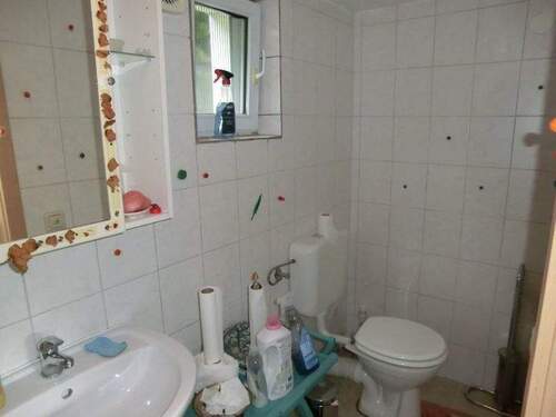 Separates WC - Mehrfamilienhaus, Wohnhaus mit 250,00 m&sup2; in Bergrheinfeld zur Miete