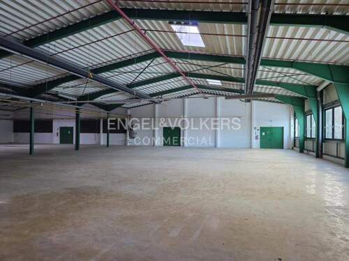 Produktions- und Lagerhalle - 