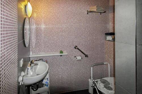 Gäste WC mit Dusche - 