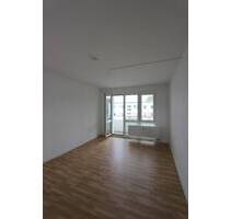 Lichtdurchflutete Dreiraumwohnung mit Balkon zu vermieten - Gera Lusan