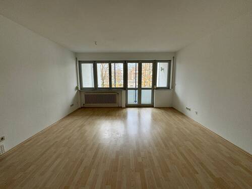 Wohnzimmer - 2 Zimmer Etagenwohnung zur Miete in Chemnitz
