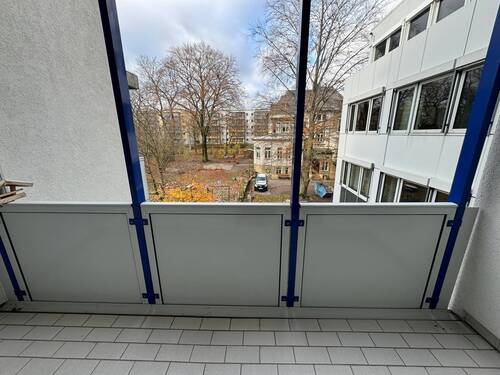 Balkon (Wohnzimmer) - 2 Zimmer Etagenwohnung in Chemnitz