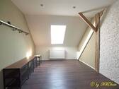 Zimmer im Dachgeschoss - 