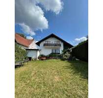 Freistehendes Komforthaus mit Balkonen, teilüberdachter Terrasse, Garten, Garage und Stellplätzen, in Homburg OT