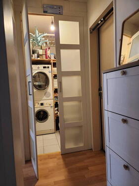 Flur mit Abstellkammer - 