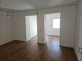 EG: Wohn- und Esszimmer, Ausgang in den Garten - Etagenwohnung mit 84,00 m&sup2; in Ottweiler zur Miete