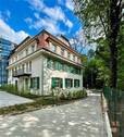 Hintere Außenansicht - Großzügiges Wohnen in Bestlage- 6-Raumwohnung mit historischem Altbaucharme zu vermieten!!