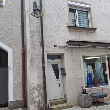 Eingangsbereich - 5 Zimmer Mehrfamilienhaus, Wohnhaus zum Kaufen in Schwandorf