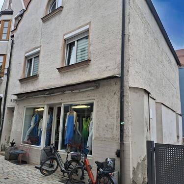 Ladengeschäft - 5 Zimmer Mehrfamilienhaus, Wohnhaus in Schwandorf