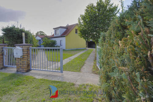 Zufahrt mit Tor - 3 Zimmer Einfamilienhaus in Lubmin