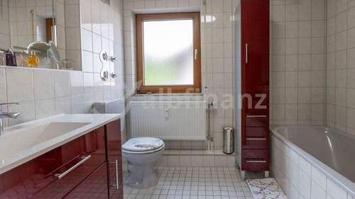 Bad mit Badewanne - 