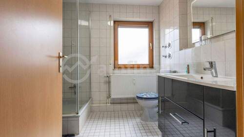 Bad mit Dusche - 