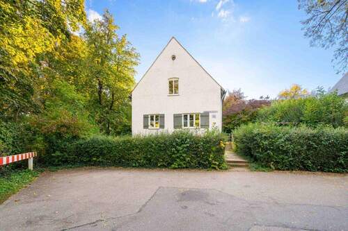 Eines der letzten Juwele - Regensburg Grüne Mitte - Tradition trifft Zukunft: EFH mit Herz & Potential auf Traumgrundstück