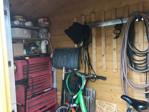 Gartenhütte innen - 