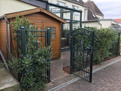 Gartentor zum Parkplatz - 