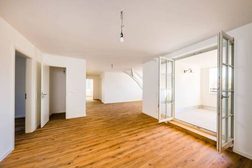 Wohnzimmer - Etagenwohnung mit 159,10 m² in Dresden zur Miete