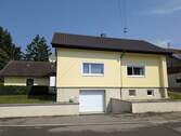 Bild 1 - Einfamilienhaus mit großem Grundstück & Doppelgarage