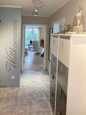 Flur im EG - 6 Zimmer Reihenendhaus zum Kaufen in Maisach