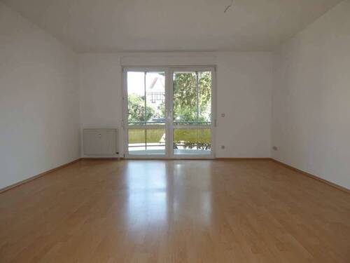 Wohnzimmer - 3 Zimmer Etagenwohnung zur Miete in Zwickau-Niederplanitz