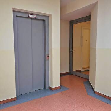 Wohnhaus mit Fahrstuhl - Etagenwohnung zur Miete in Schwerin